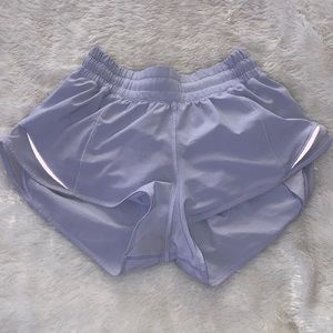 Lululemon, Hotty hot shorts 2.5, Lavender Dew